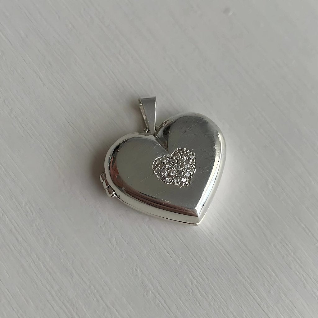 Relicário de Coração Cravejado Personalizado