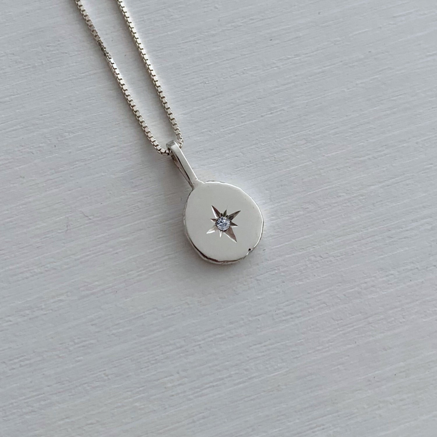 Plaquinha Redonda Cravejada Personalizada