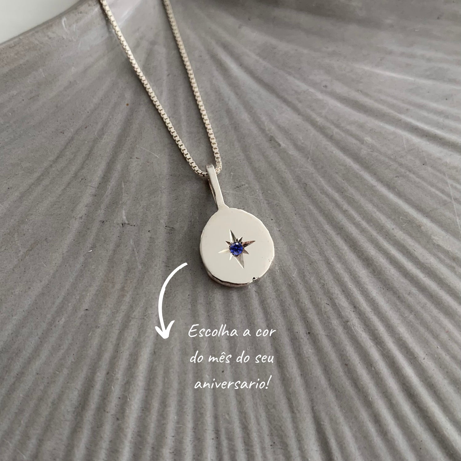 Plaquinha Redonda Cravejada Personalizada