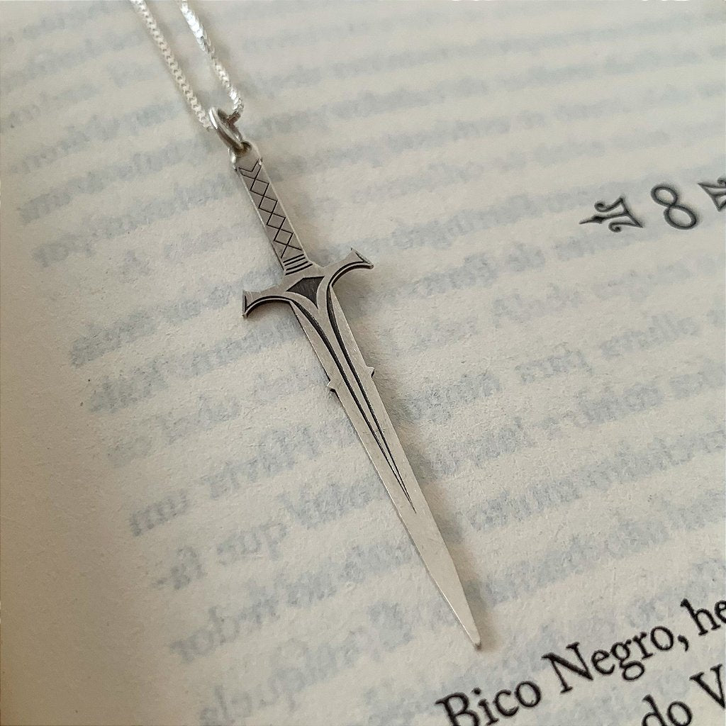 Colar de Espada Ceifadora do Vento
