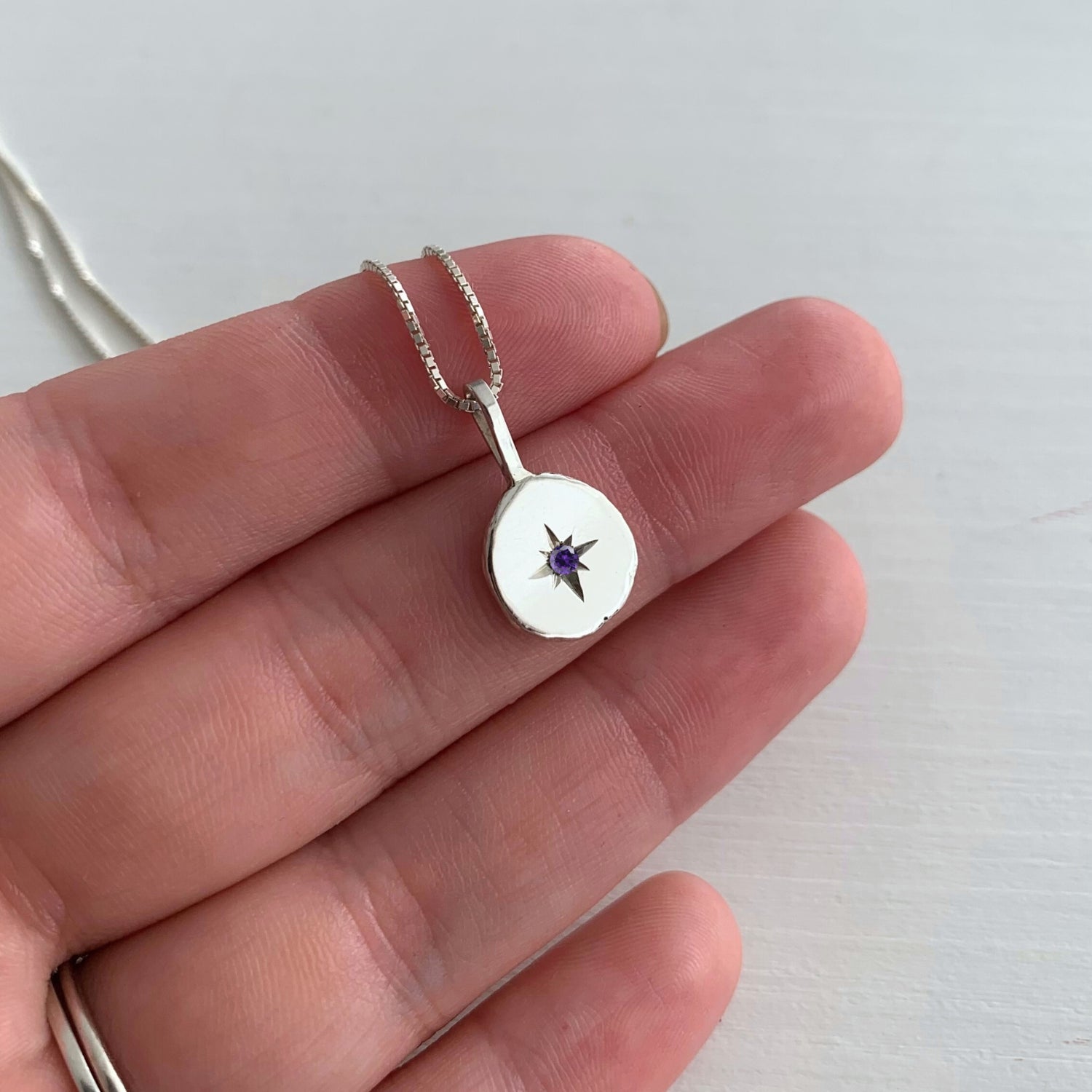 Plaquinha Redonda Cravejada Personalizada